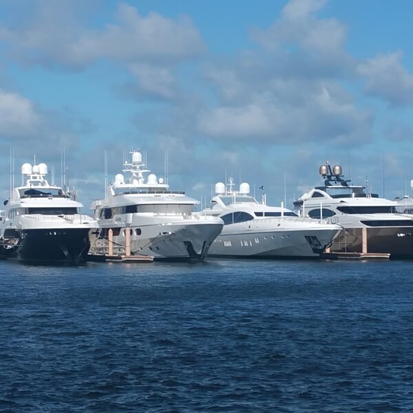 PRIVATE YACHT